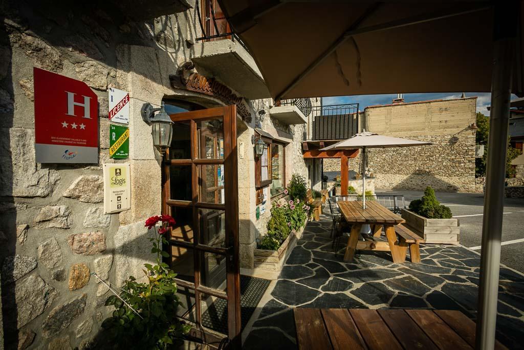 Logis Hotel Restaurant L'Ancienne Auberge Bolquere Bagian luar foto
